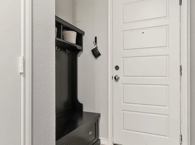 Building Photo - Must See!!! Stunning 4 Bed/2.5 Bath Home - Won't Last Long!!!