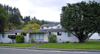 Building Photo - 910 Crescent Way