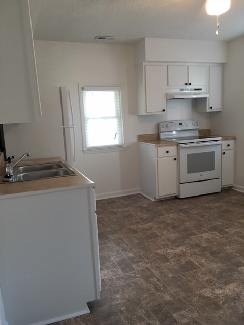 Building Photo - 2 bedroom House in Bridgeton - Lawn Care I...