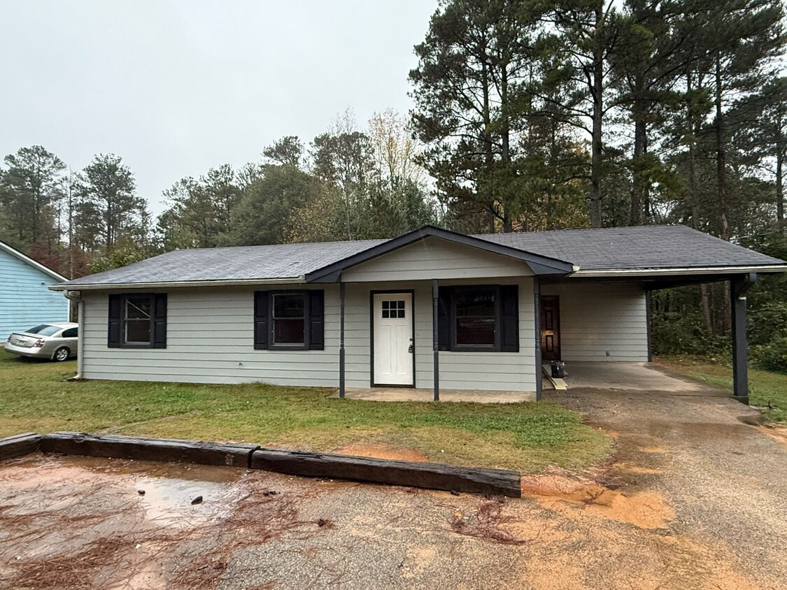 Primary Photo - 3 Bedroom 2 bath Ranch located a short dis...