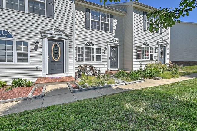 Building Photo - 198 Amanda Ln #2, Bristol, TN 37620