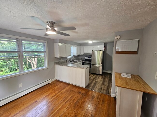 Building Photo - 435 Duck Pond Rd