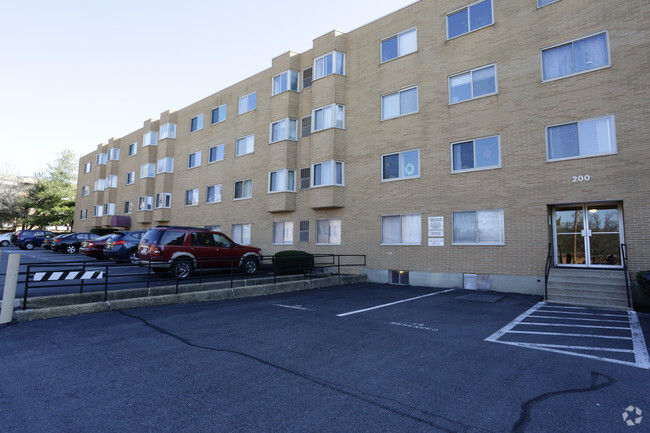 200 Locust St SE, Vienna, VA 22180 - Apartments in Vienna, VA ...