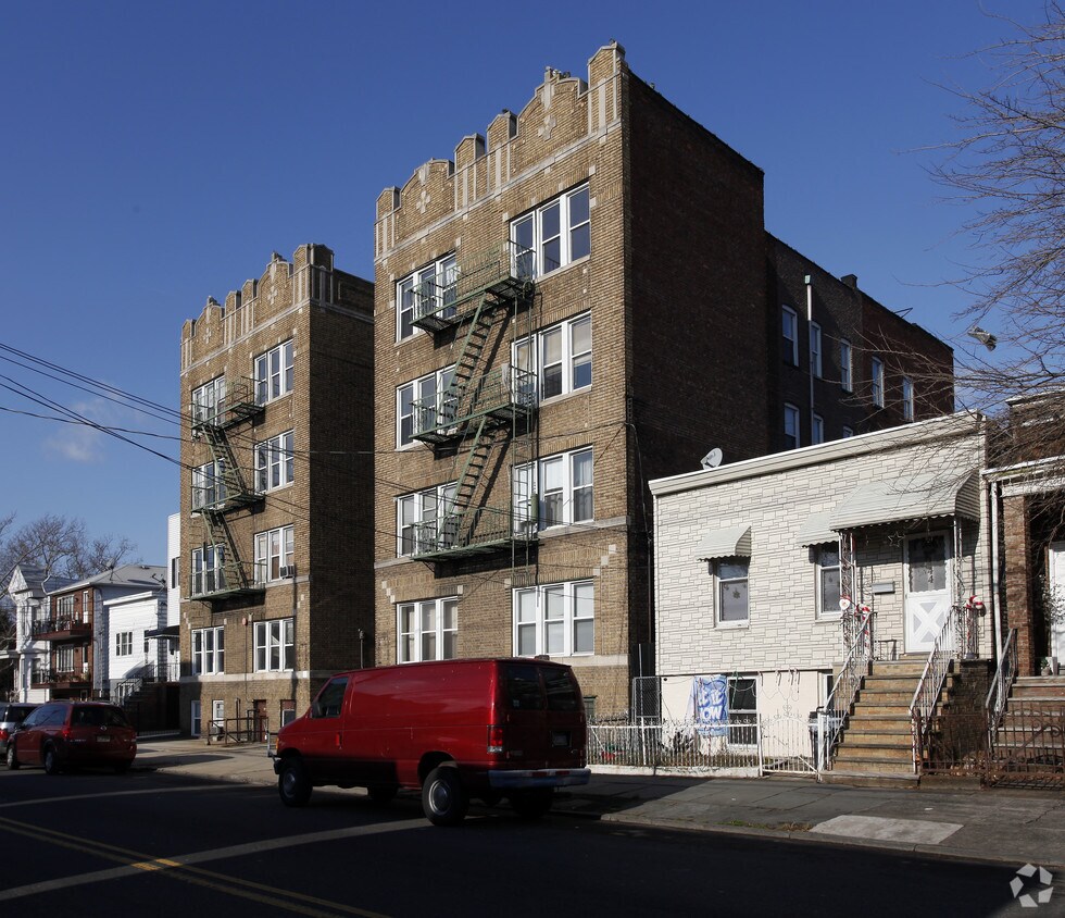 146-150 Manhattan Avenue - 146-150 Manhattan Ave