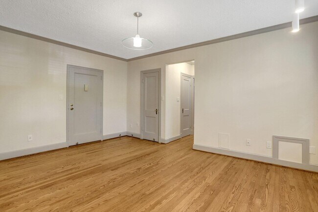Foto del edificio - 715 S Washington St