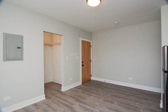 Foto del edificio - 533 W Belden Ave