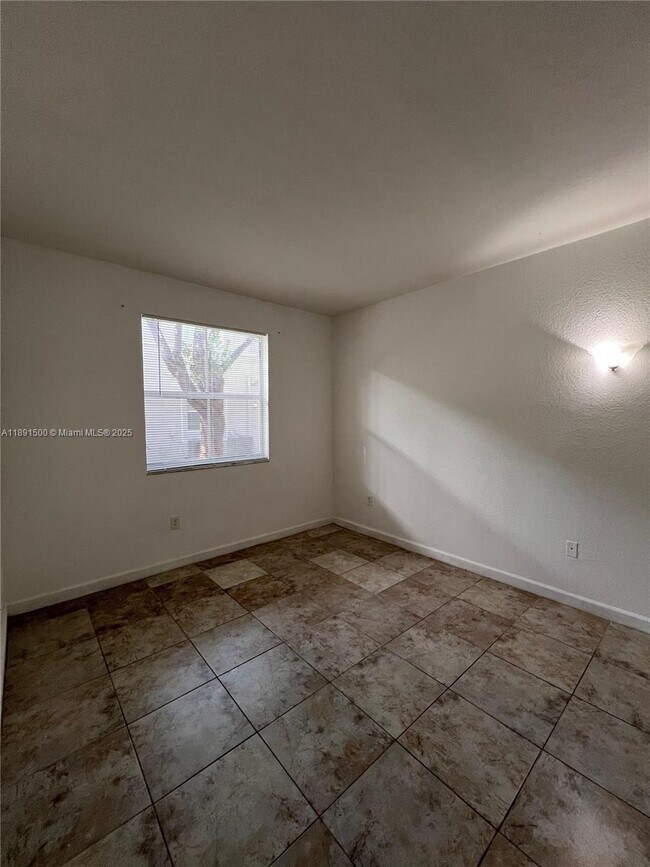 Foto del edificio - 1666 SE 27th Ct