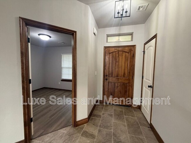 Building Photo - 1808 W Trout Way