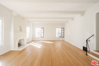 Building Photo - 165 S Mansfield Ave