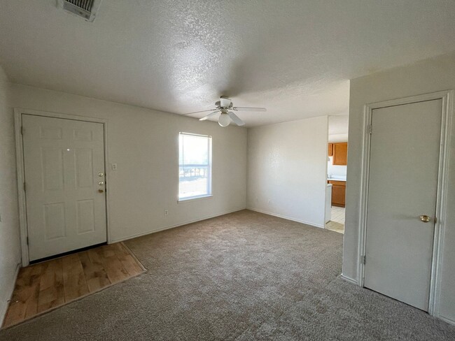 Foto del edificio - 1801 Cedarhill Dr