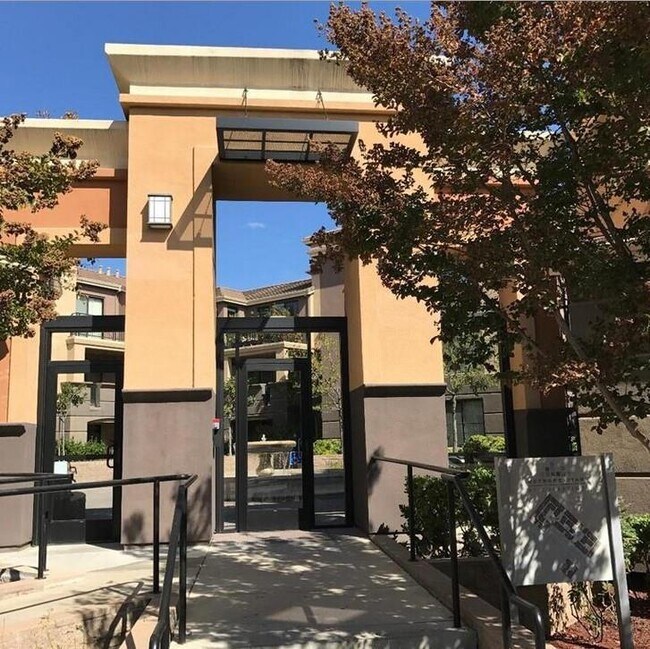 Foto del edificio - 19503 Stevens Creek Blvd