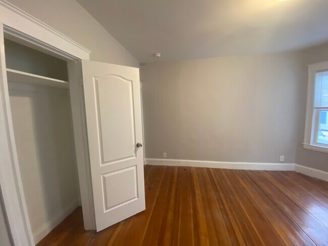 Building Photo - 8 Crowell St