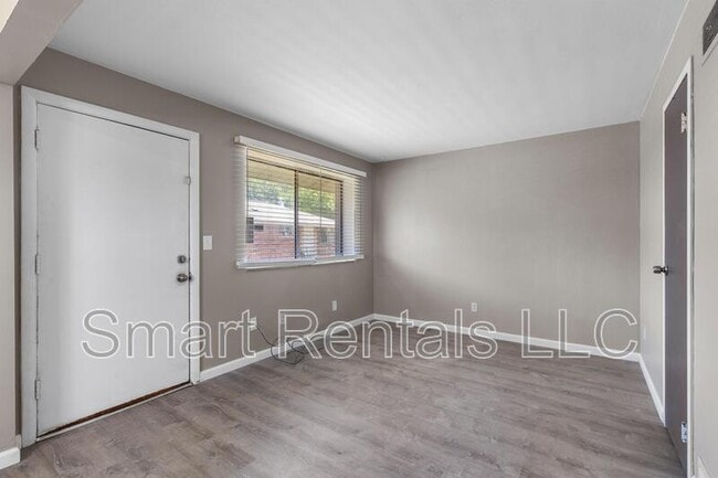 Building Photo - 491 S Holmes Ave