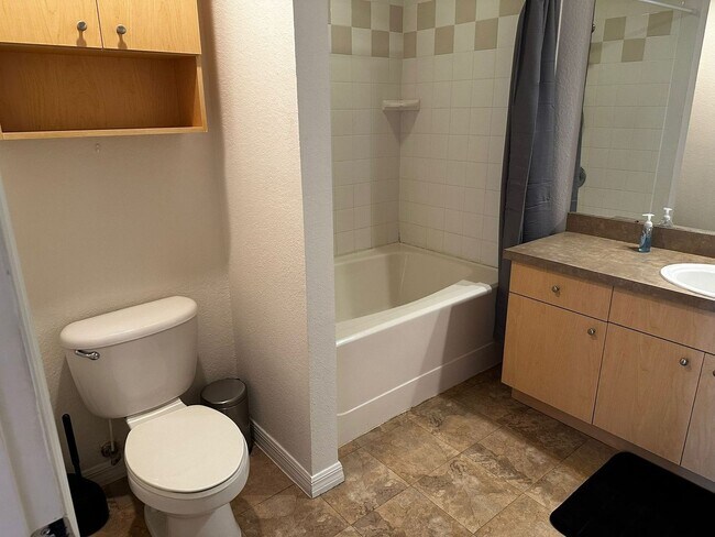 Foto del edificio - 2 Bedroom Condo in St Petersburg