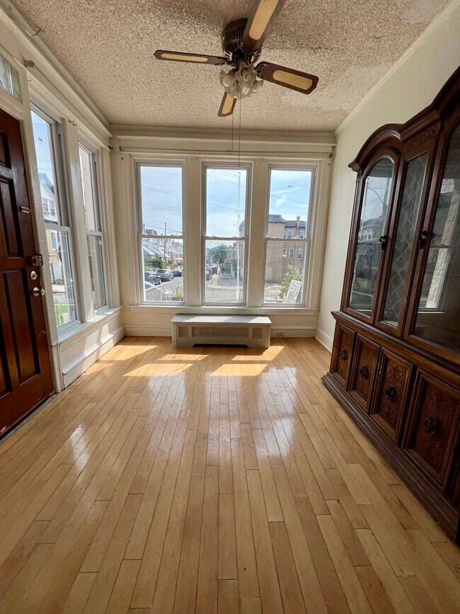 Foto del edificio - Stunning 3-Bedroom Townhome in Wynnefield!...