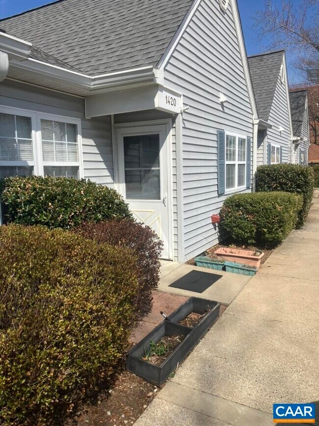 Foto del edificio - 1420 Lilac Ct