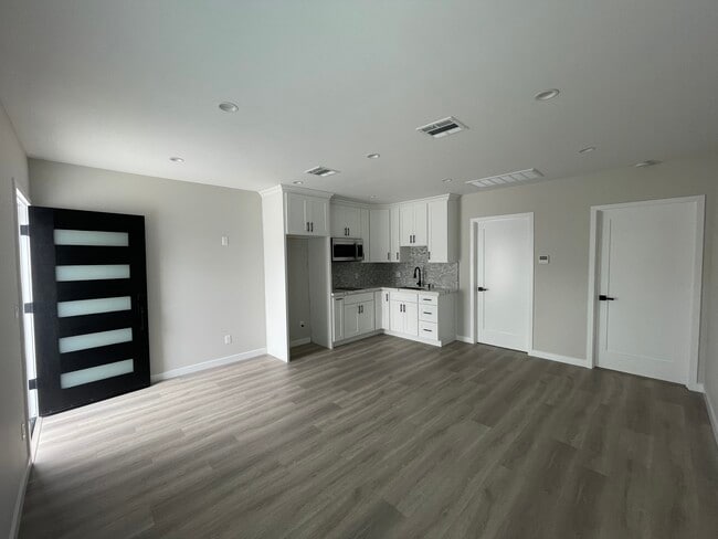 Building Photo - 8683 Haddon Ave