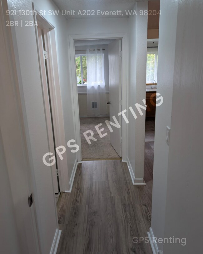 Foto del edificio - 921 130th St SW