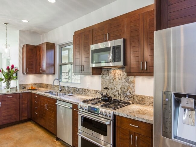 Building Photo - Beautiful Tropical Home Close to Beach w/Pool, Yard & AC: Hale Nani Lanikai
