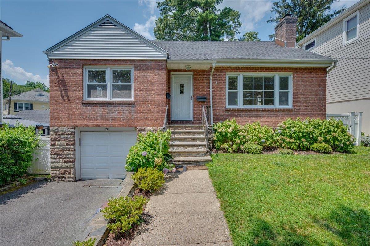 Primary Photo - 714 Forest Ave