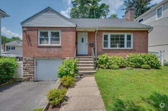 Building Photo - 714 Forest Ave
