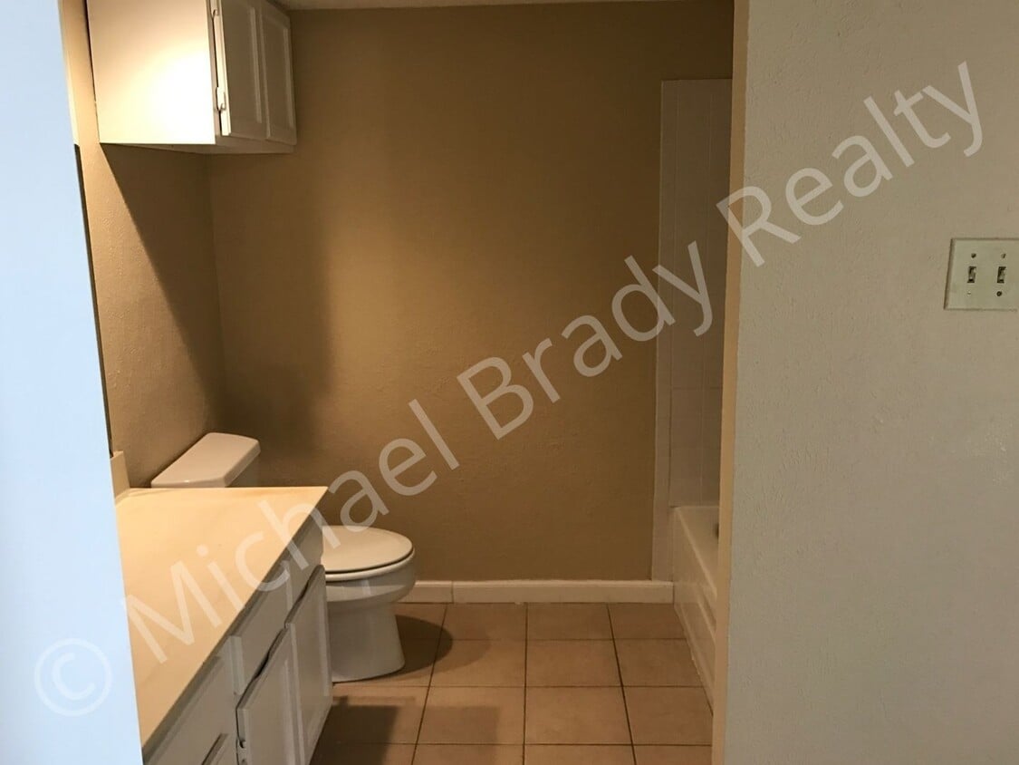 Move in Special! One Bedroom Condo! $99 De... - One Bedroom Condo!