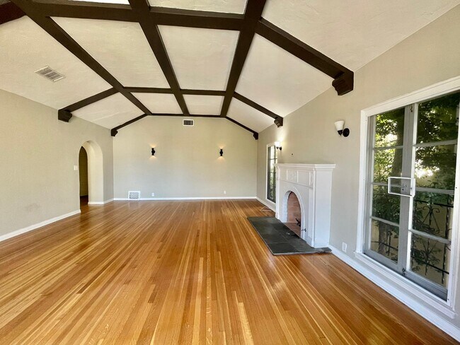 Foto del edificio - 339 N Mansfield Ave