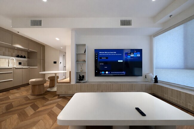 Foto del edificio - Burton Way Apartments