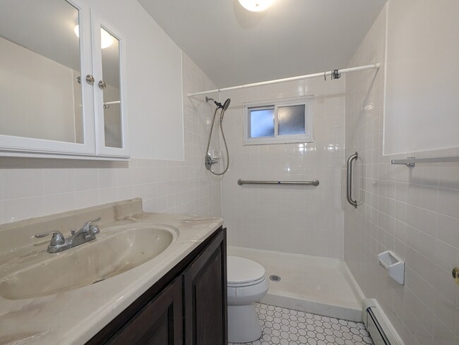 Full Bath - 25 Lupidia St