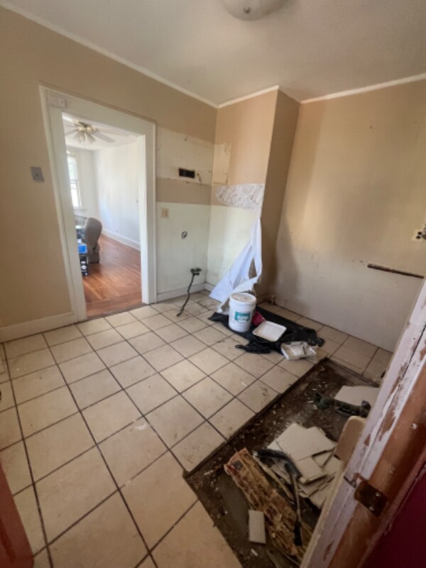 Building Photo - 252 River Dr