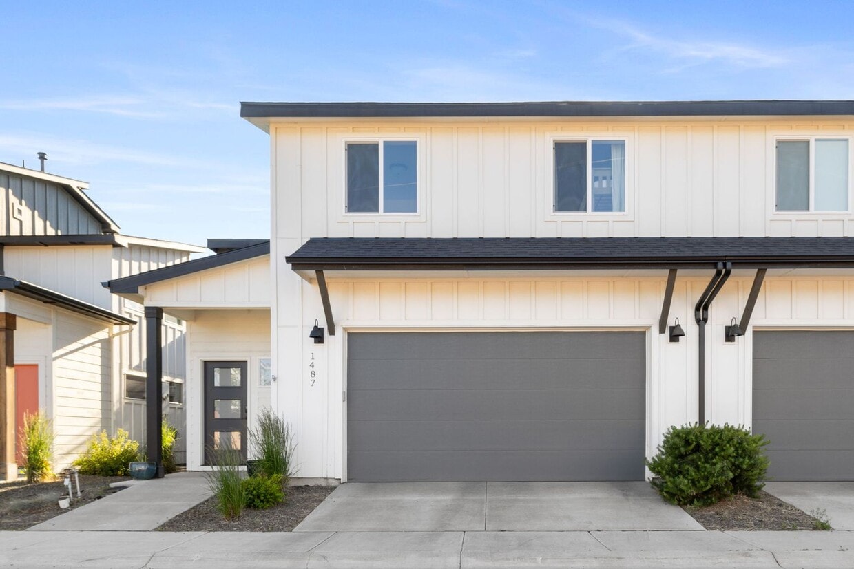 Primary Photo - Beautiful Home