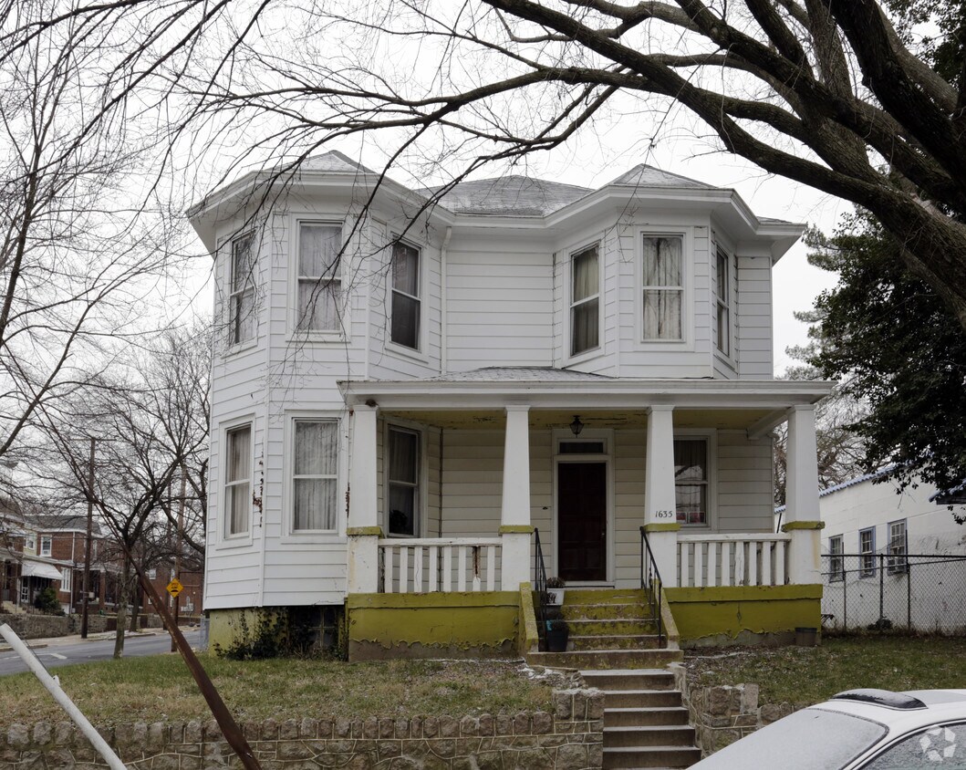 Building Photo - 1701 S St SE