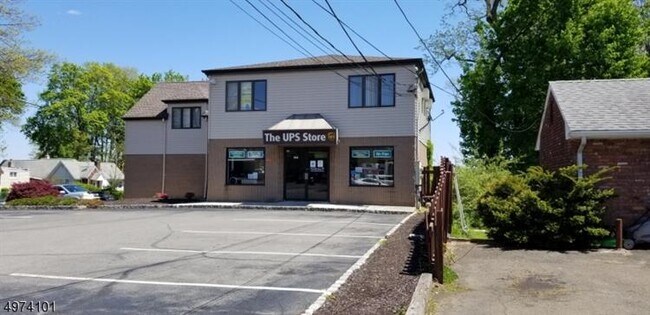 Building Photo - 144 N Beverwyck Rd