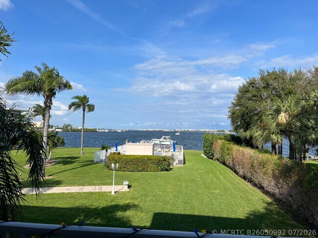 Foto del edificio - 311 E Ocean Ave