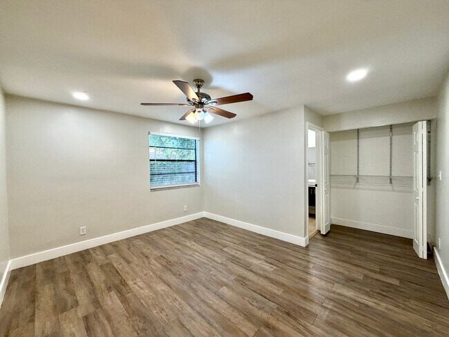Foto del edificio - 661 NW 23rd Terrace
