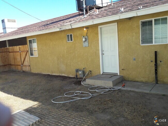 Building Photo - 812 W Orange Ave