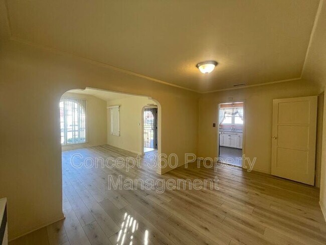 Building Photo - 3630 W 60th St