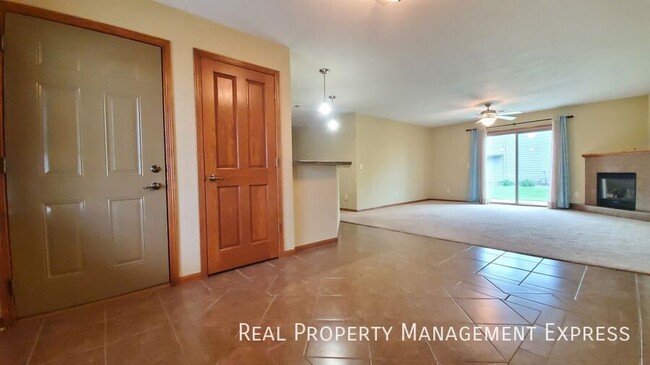 Foto del edificio - 2 Bedroom, 1 Bath Townhome with Amenities!