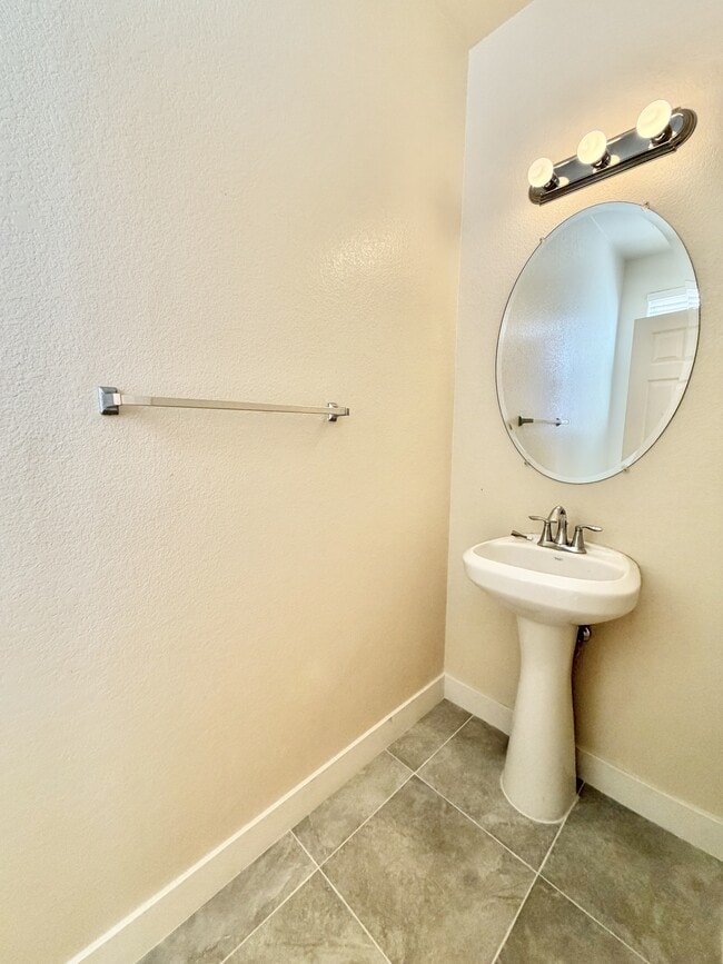 Building Photo - 315 Ladies Tee Ct