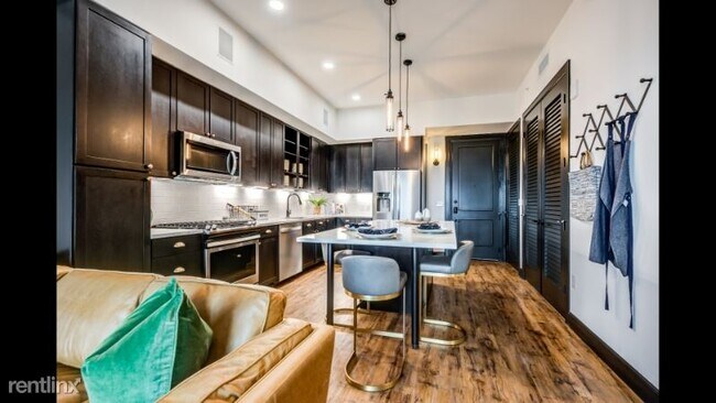 Building Photo - 1 br, 1 bath Condo - 402 Guadalupe St
