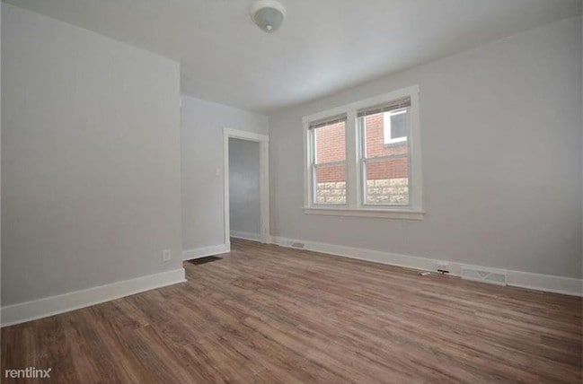 Building Photo - 2 br, 1 bath Townhome - 3111 Terrace St