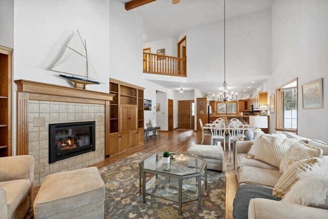 Foto del edificio - 3 bedroom, 2.5 bath townhome, close to Whitefish Lake State Park and the Golf Course