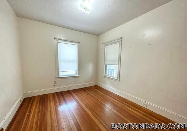 Building Photo - 74 Romsey St