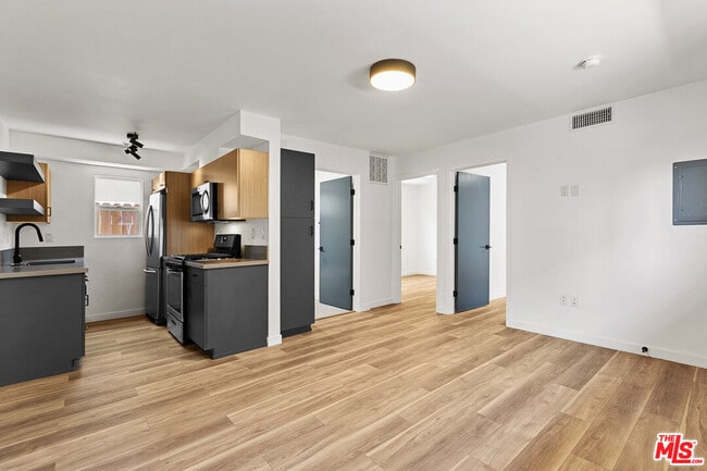 Foto del edificio - 2918 Hauser Blvd