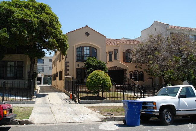 Building Photo - Catalina Apartments