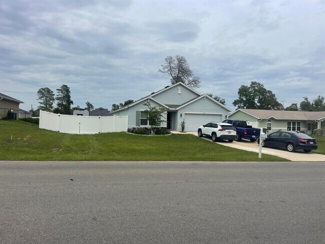 Foto del edificio - 465 Marion Oaks Ln