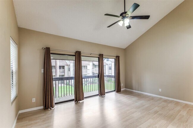 Foto del edificio - 12900 Walden Rd