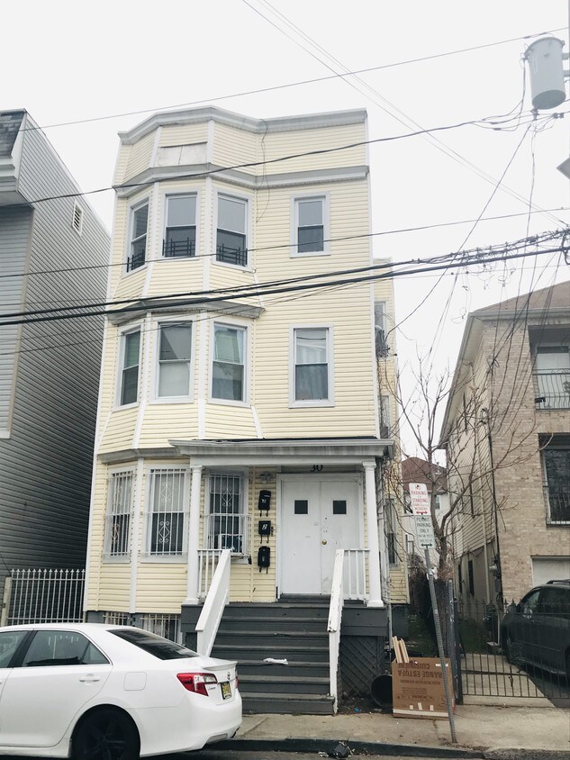 30 Wainwright St, Newark, NJ 07112 Apartments in Newark, NJ