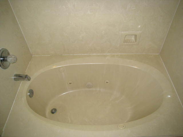 Building Photo - Awesome Two Bedroom City of Madison Condo!