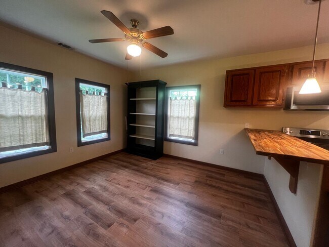 Building Photo - Beautifully Renovated 3-Bedroom Home with ...